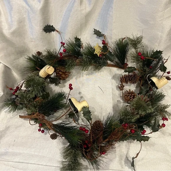 4’ Festive Holiday Garland with Red Berries and‎ Pinecones & ice skates