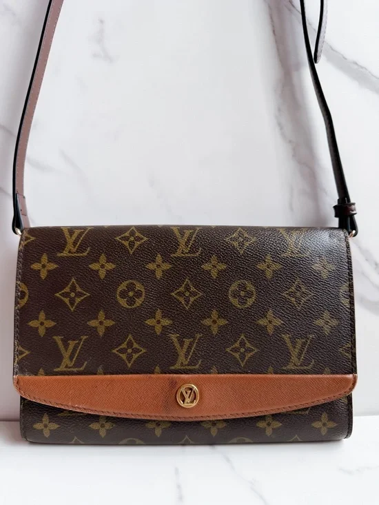 Louis Vuitton Monogram Bordeaux crossbody 🤎