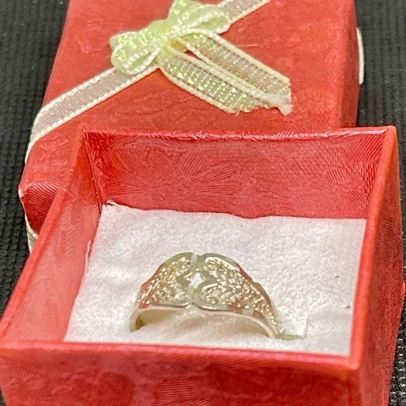 NIB! Elegant 925 Sterling Silver Women's Ring 9 Gift Box Included Heart