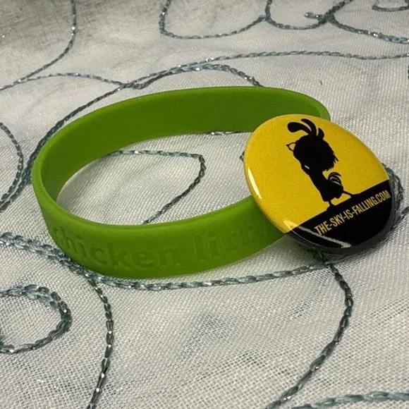 Disney Chicken Little Movie Promo Wristband & Pin Button Lot Green Bracelet