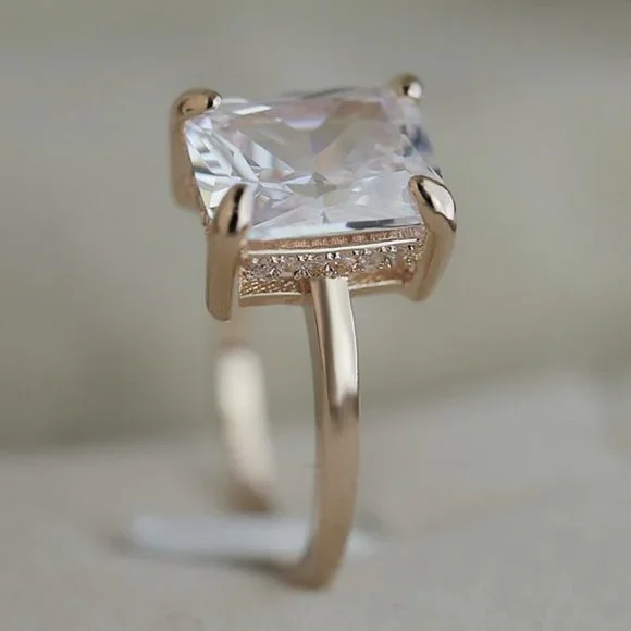 💞 Super Design Radiant Cut Clear Gemstone Gold Dainty Ring for Women,VIP389