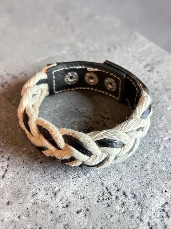 Braided‎ Black and Cream Leather Bracelet