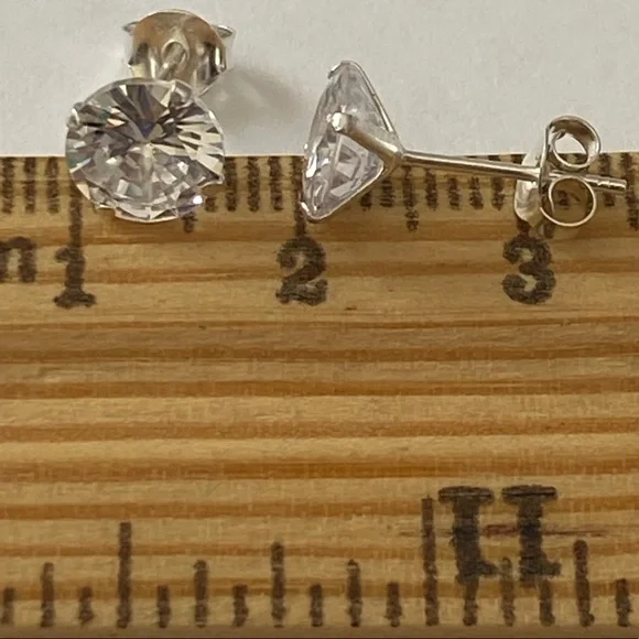 925 Silver earrings 7mm clear cz cubic zirconia stone stunning