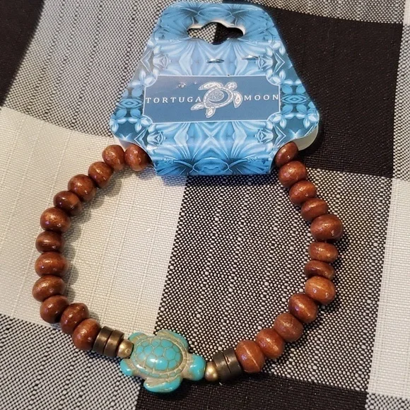 🐻     Tortuga Moon Wood Bead Howlite Stretch Bracelet