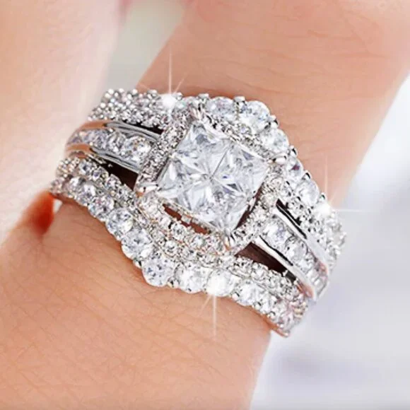 NEW 18k White Gold Diamond Ring Princess Cut Round Cut Thick Band