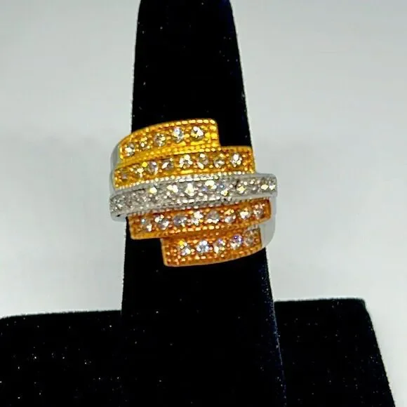 Beautiful Vintage Gold, Silver, And Copper Color Ring With Clear Stones