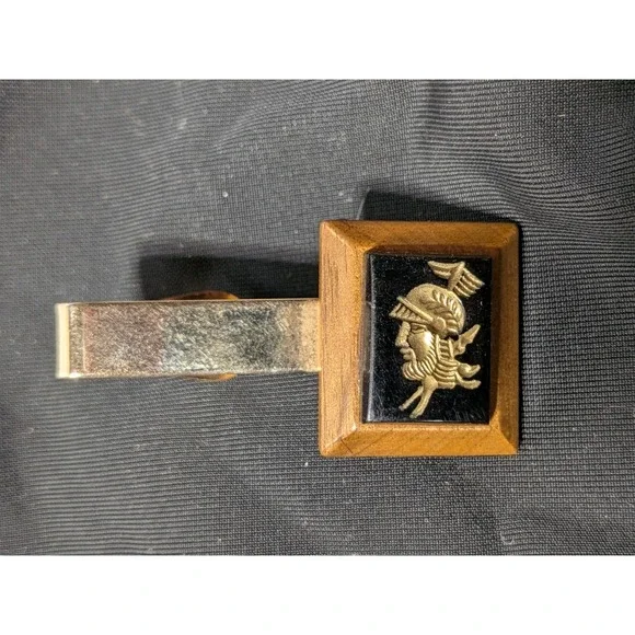 Vintage Gold Tone Trojan Knight Helmet Tie Clip Wood and Black Onyx Style Accent
