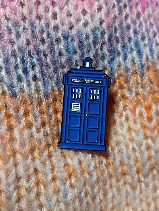 Blue TARDIS Metal Lapel Pin Police Public Call Box Pay Phone British Doctor Who