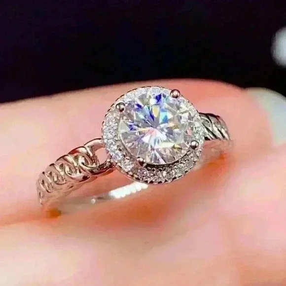 New 925 Silver Sim. Diamond Ring