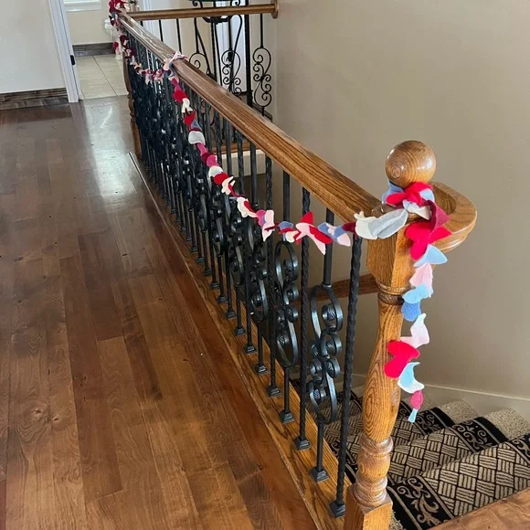 Long felt Valentine’s garland multi colored