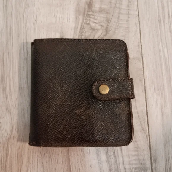 Louis Vuitton Wallet Purse Bifold Monogram Brown Woman