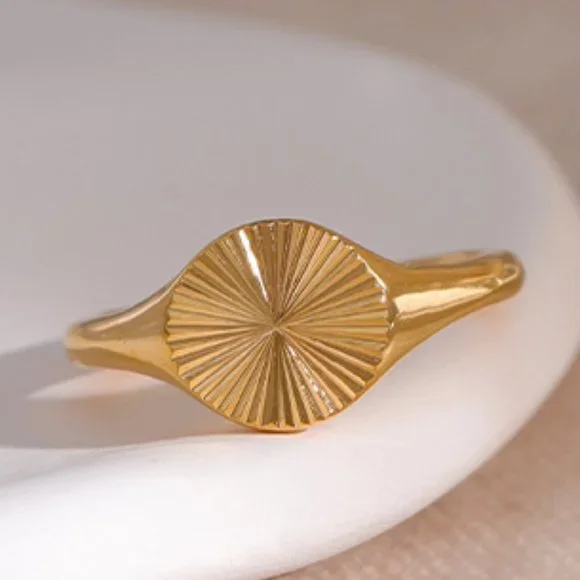 ^NEW 18K Gold Plated Round Textured Signet Coin Ring