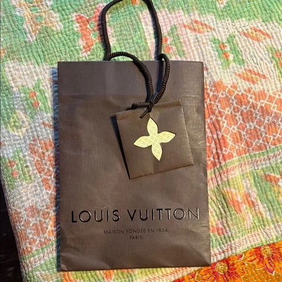 Louis Vuitton little brown gift bag. 10 x 8 x 2.5