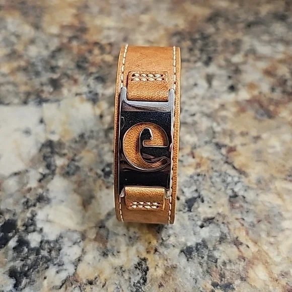 Fossil leather 