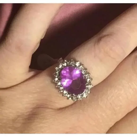 777 D 8 Inclosed Ring