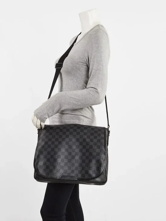 Louis Vuitton Damier Graphite Canvas Daniel MM Messenger Bag