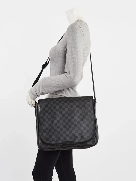 Louis Vuitton Damier Graphite Canvas Daniel MM Messenger Bag