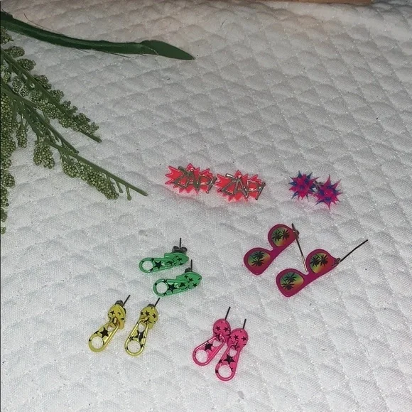 ⚠️FINAL SALE ⚠️ Lot Claires 80s style Zippers/Shades/etc