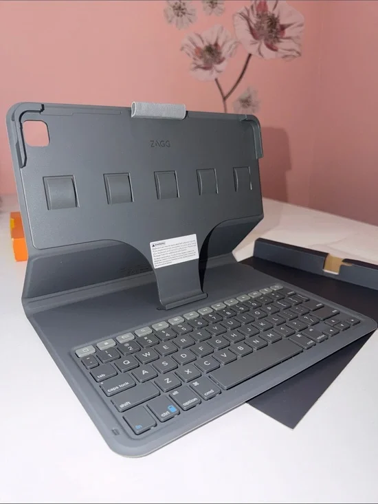 NEW Zagg Messenger Folio 2 Keyboard Case for iPad Air - Black