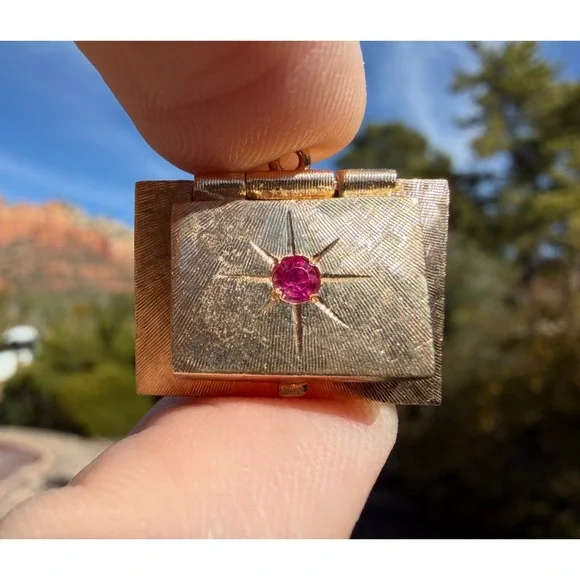 Vintage 14k Solid Yellow Gold Man Made Ruby Engagement Ring Box Pendant Charm