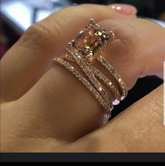 🔥🔥BACK IN STOCK🔥🔥Sparkling Morganite Women's Rose Gold Plated Winding Ring
