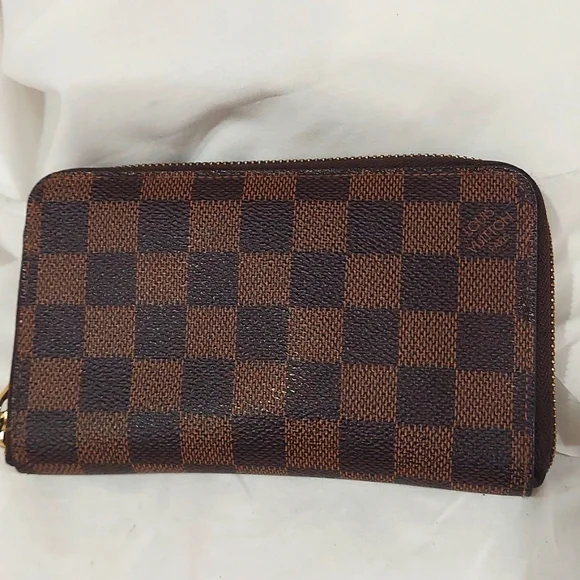 Authentic Vintage Louis Vuitton Damier Ebene Small Zippy Wallet