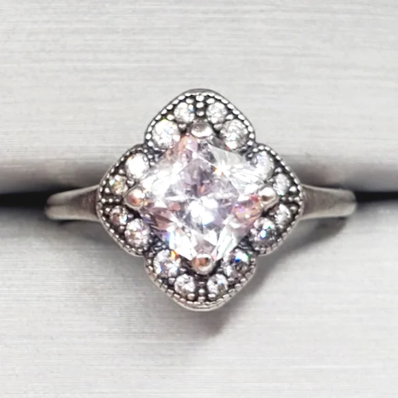 White Diamond Simulants 925 Sterling Silver Halo Milgrain Ring