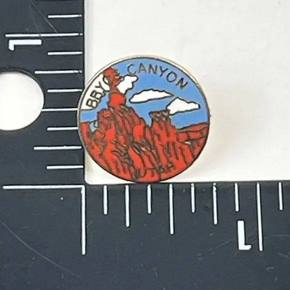 Bryce Canyon National Park Souvenir Lapel Pin Red Rock Enamel Gold Tone USA