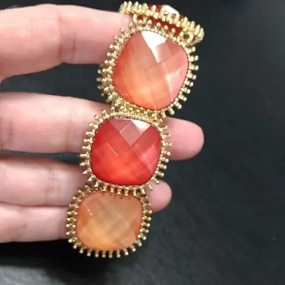 *Sale* Orangy-peach stretch bracelet 7.25