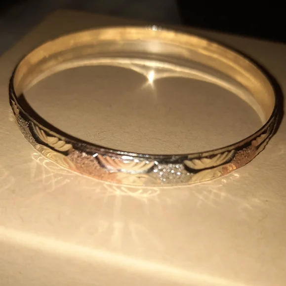 Children's bangle bracelet Multitone Etched Goldtone Silvertone
