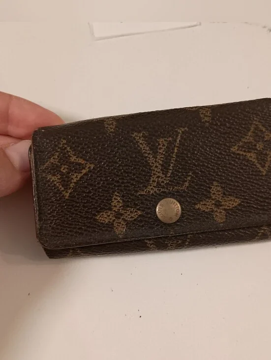 Authentic Louis Vuitton Monogram 4-Key Holder Wallet / Key Pouch