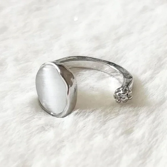 5/$15 🩷 MUST BUNDLE Silver Open Ring with Stone Accent - Women Jewelry