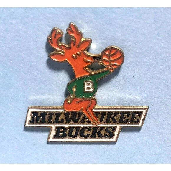 Milwaukee BUCKS 2025 Topps Kareem Abdul-Jabbar Card #259 & Bucks NBA Logo Pin