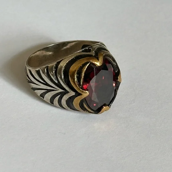925 Silver stunning red ring size 9.25 unisex