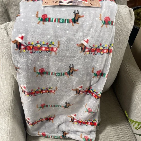 Holiday Christmas Dachshunds in Holiday Outfits Grey Plush Blanket NWT 50”x70”