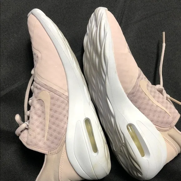Nike Women's Soft Pink Mesh Sneakers
