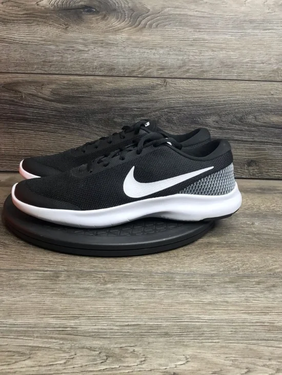 Nike Women’s size 12 flex experience rn 7 black
