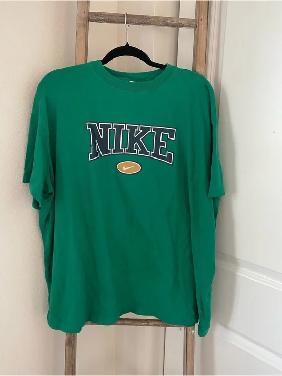 Nike Women’s Green Logo Short-Sleeve Retro T-Shirt / Size XXL