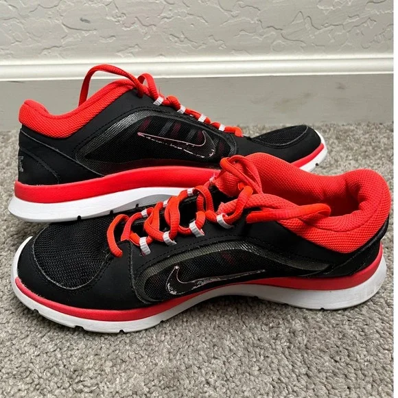 Nike In-Season TR 3 Womens Training Shoes Black Red 643083-002 Size 8