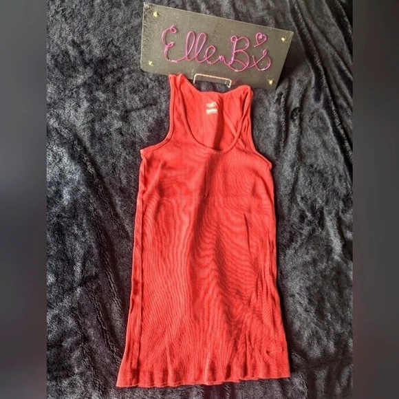 EUC Nike Coral RIbbed Tank M ** FLAWED ITEM