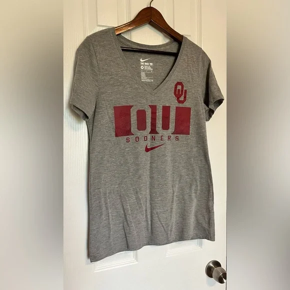 Nike Women’s‎ Gray and Red V Neck Oklahoma Sooners Tee