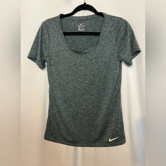 Nike Women's Dri-FIT Top Size Small