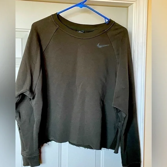 Nike Army Green dri fitsweat shirt size medium
