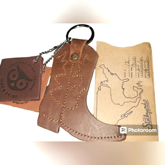 HIDE A DRINK LEATHER COWBOY BOOT KEYCHAIN NWOT