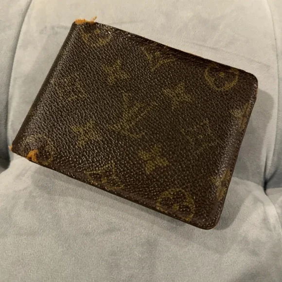 Louis Vuitton LV Monogram Multiple Wallet Leather
