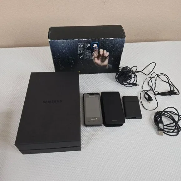 Vintage Samsung Instinct SPH-M800 Phone Bundle Sprint Black