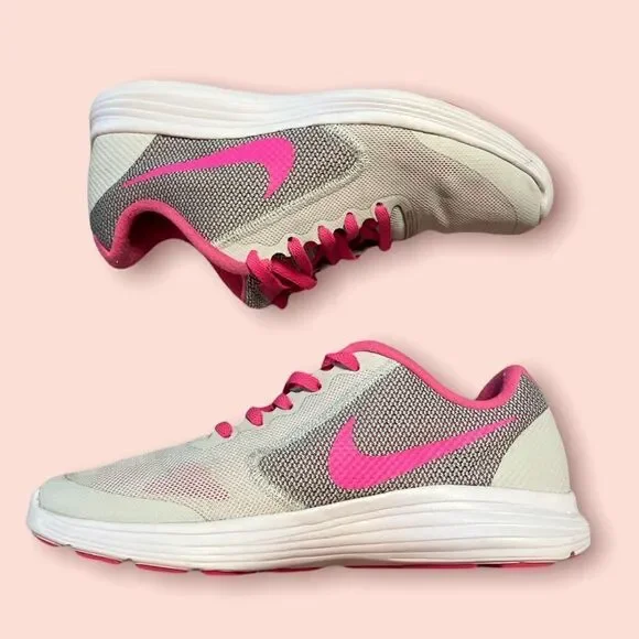 Nike Revolution 3 Womens 7 Grey Hot Pink