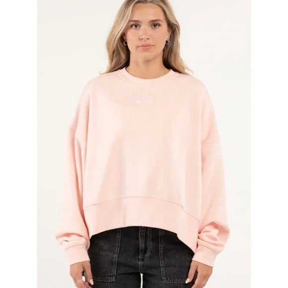 Nike Women’s Peachy Light Pink Crewneck Size Small‎
