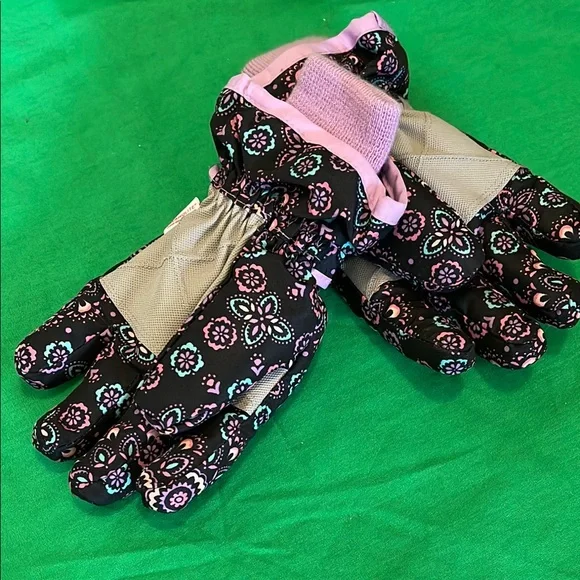 Floral Kids Gloves - Black and Pink