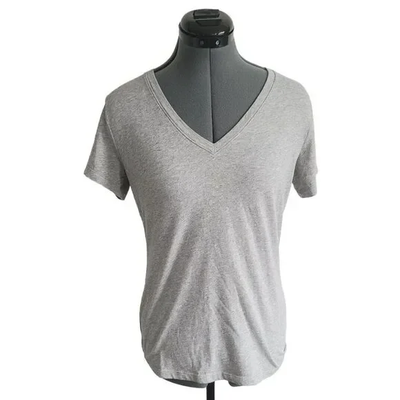 Nike Slim Fit‎ / Dry-Fit / V-Neck T-Shirt Size M
